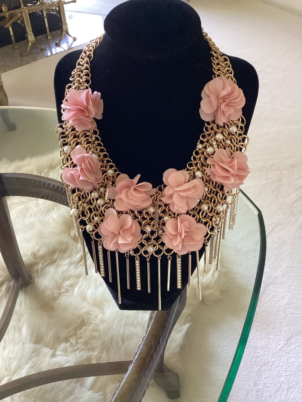 Pretty Bib Necklace with Roses and Pearls